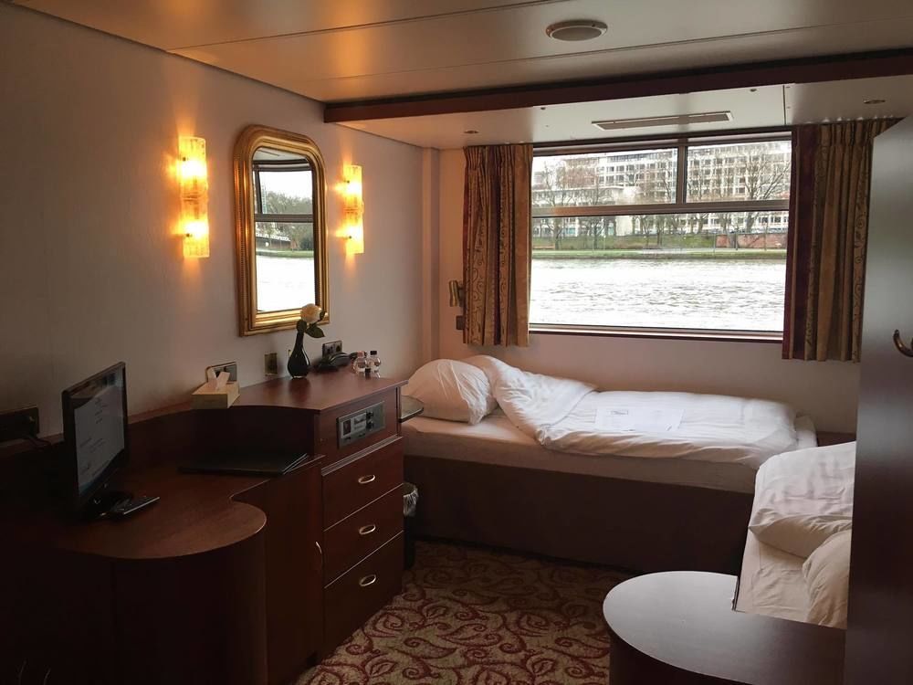 Knm Ms Switzerland I - Dusseldorf Otel Dış mekan fotoğraf